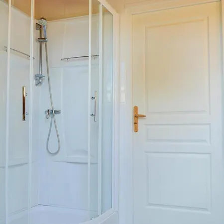 3 Bedroom Awesome In Holiday home