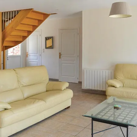 3 Bedroom Awesome In Holiday home