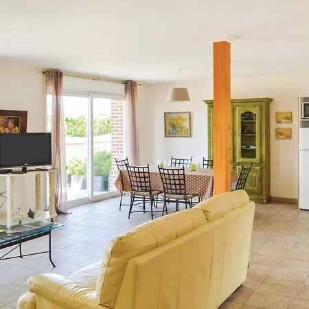 3 Bedroom Awesome In * Roisel