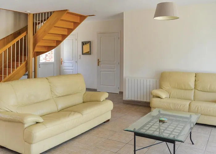 3 Bedroom Awesome In Semesterbostad