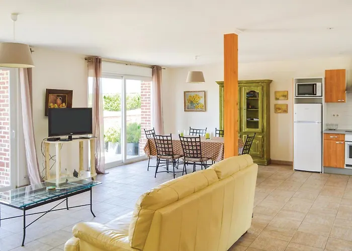 3 Bedroom Awesome In * Roisel